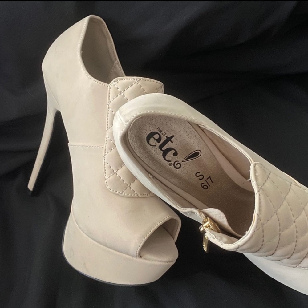 Beautiful Cream Booties - Picture 2 of 6